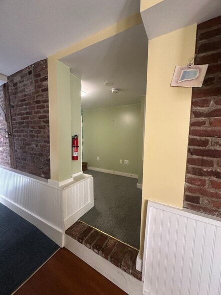 Building Photo - 560 S East St
