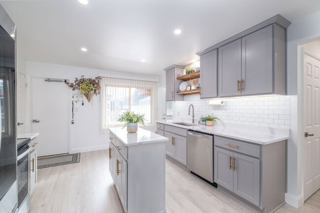 Building Photo - 5621 S 22nd St