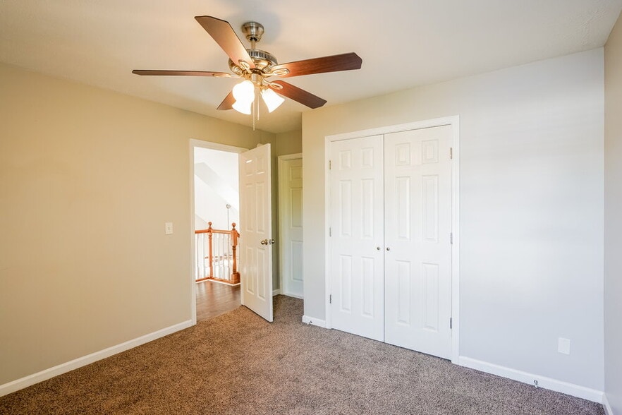 Building Photo - 404 Barking Dr