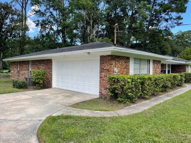 Building Photo - 5391 Golf Course Dr