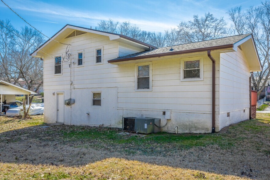 Building Photo - 1613 N Chester Rd