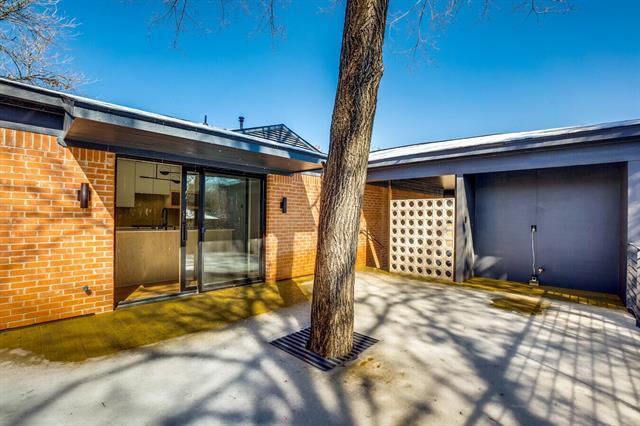 Building Photo - 1820 Mariposa Dr