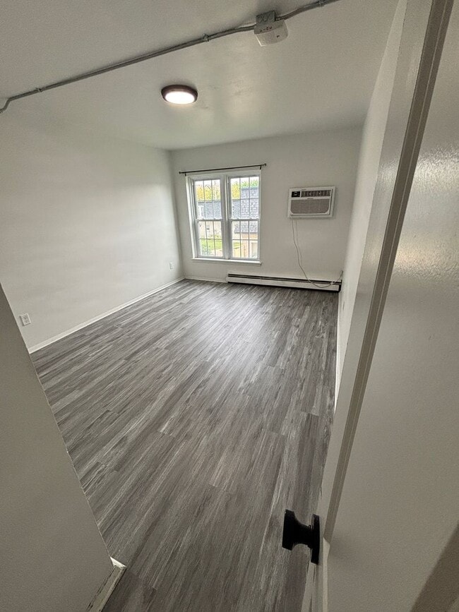 Building Photo - One bedroom/one bath apartment in Brown Deer
