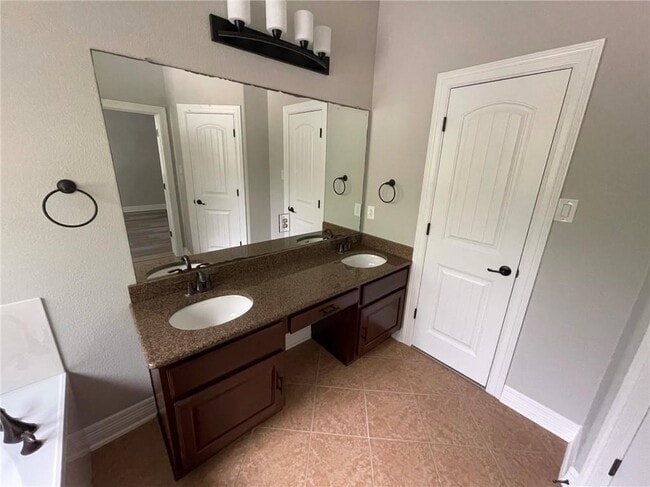 Building Photo - 4526 Merle Dr