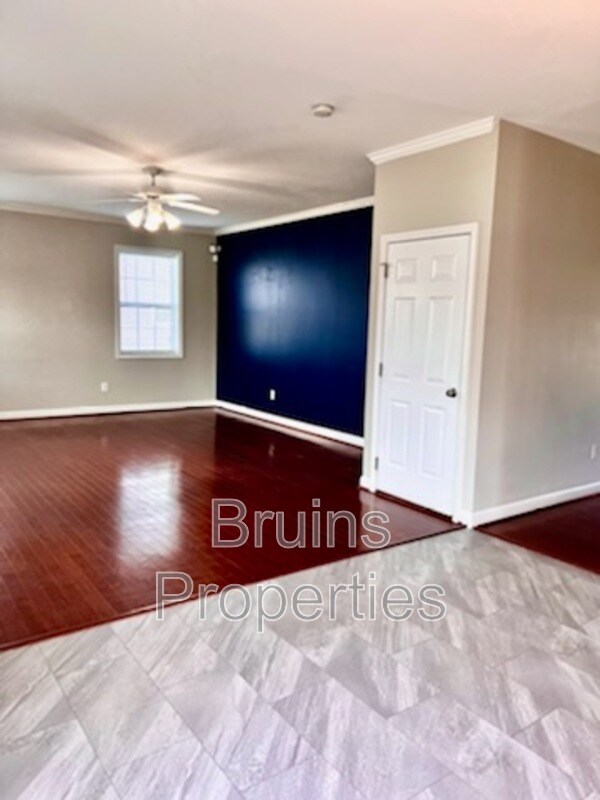 Building Photo - 2324 Alderbrook Dr