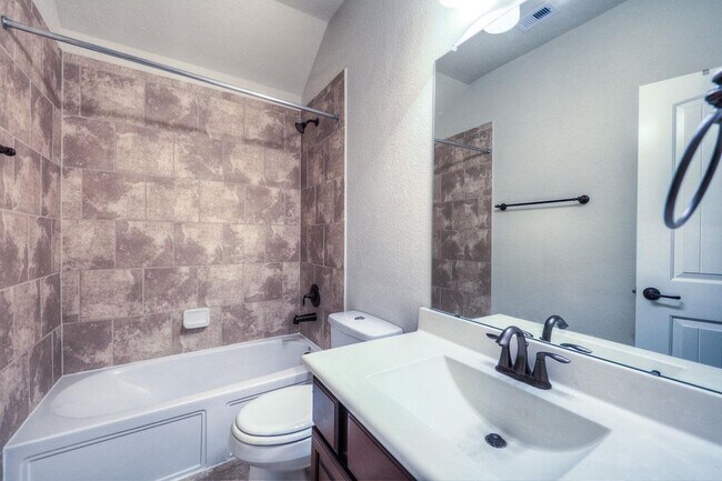 Building Photo - 27 S Sawbridge Cir