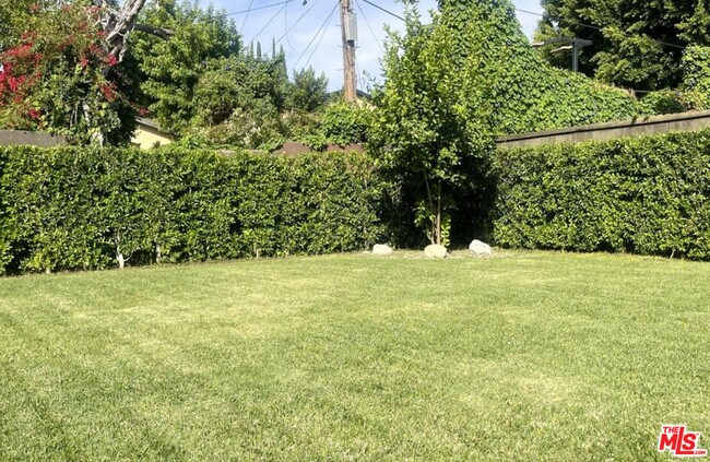Building Photo - 4545 Matilija Ave