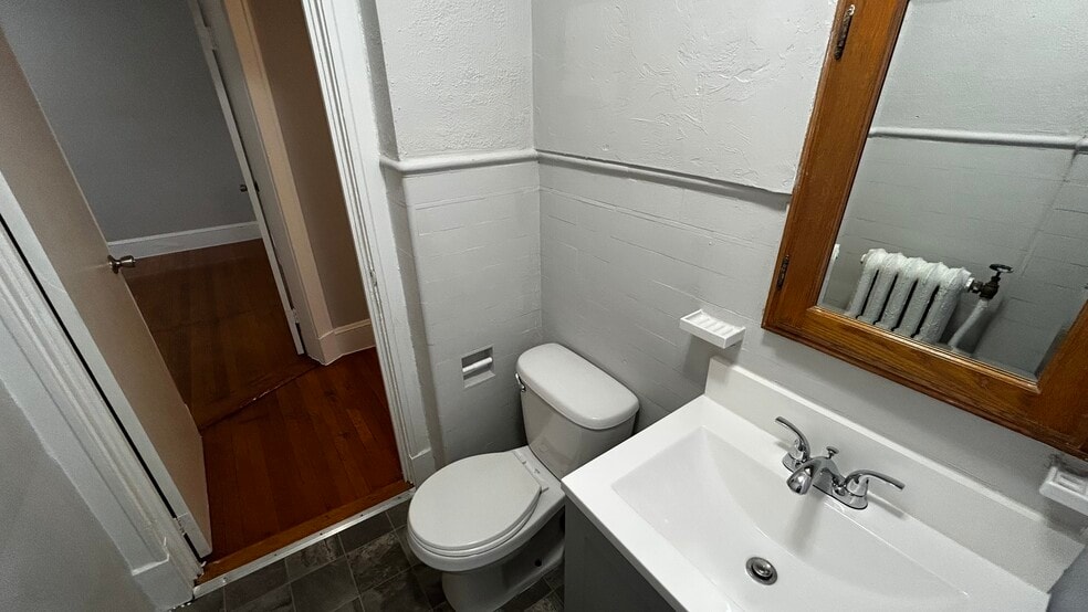 Building Photo - 30 Russell St