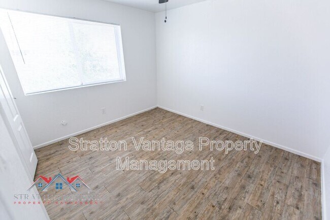 Building Photo - 863 W Ray Rd