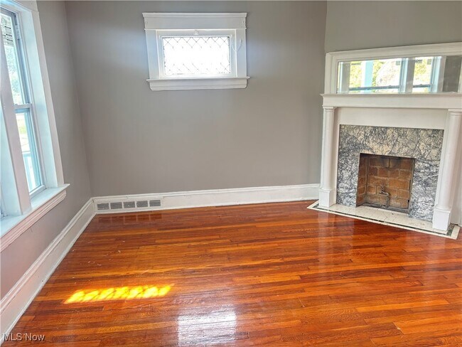 Building Photo - 1278 E 115th St
