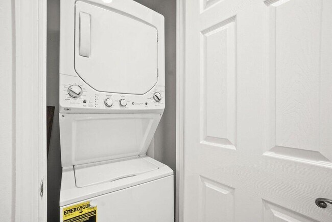 Building Photo - 1200 Town Center Dr