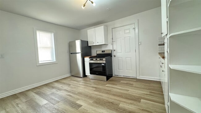 Building Photo - 105 Clear Lake Rd