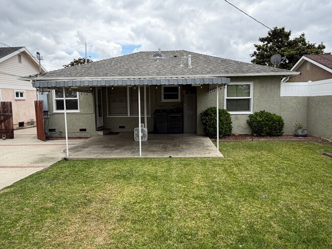 Building Photo - 3-Bedroom Home for Rent in El Camino Village | 2-Car Garage & Private Backyard