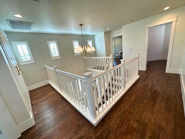 Building Photo - Stunning 4 Bedroom, 2.5 Bath Lawrence Ranch Home With Solar
