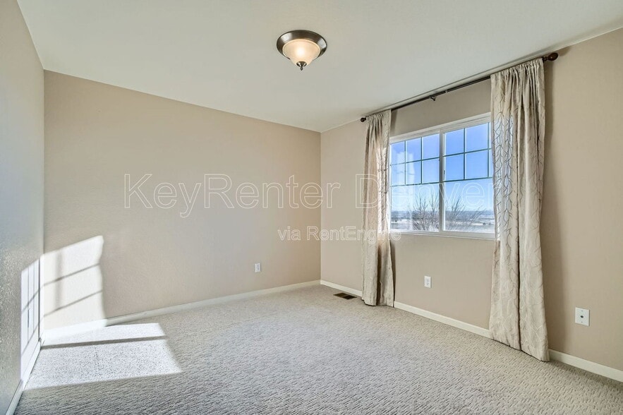 Building Photo - 9620 Clermont Ln