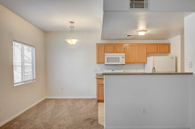 Building Photo - Charming 3-bed, 2-bath Downstairs Unit