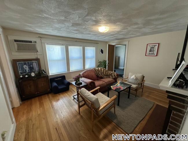 Primary Photo - 1145 Boylston St