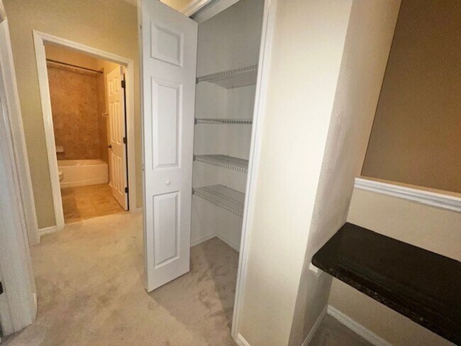 Building Photo - MOVE IN MAY-OVIEDO RENTAL!BEAUTIFUL 3 bd 2.5 bath townhome! 2 CAR ATTACHED GARAGE!FRESH PAINT!