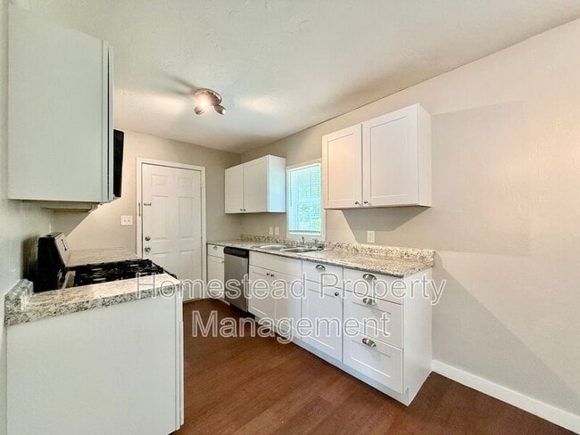 Building Photo - 4200 Altadena Ave