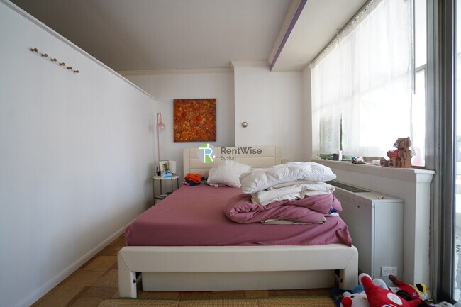 Building Photo - 6 Whittier Pl