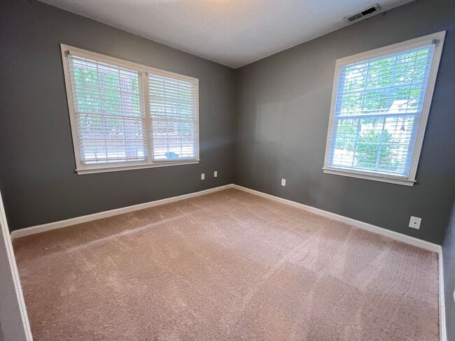 Building Photo - 3 Bedroom | 1.5 Bath Home in North Raleigh...