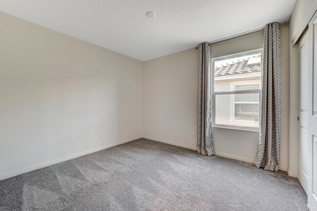 Building Photo - AMAZING 2 Story, 5 Bedroom Home in Gated community!