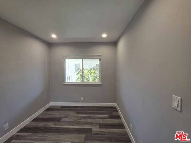 Building Photo - 105 Roswell Ave