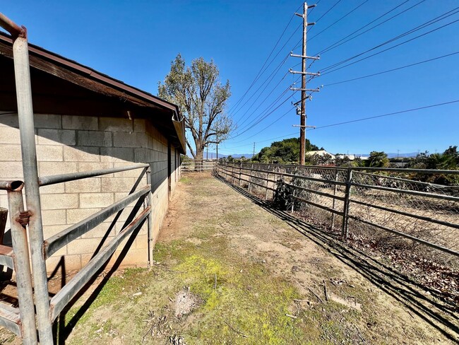 Building Photo - Norco Horse Property