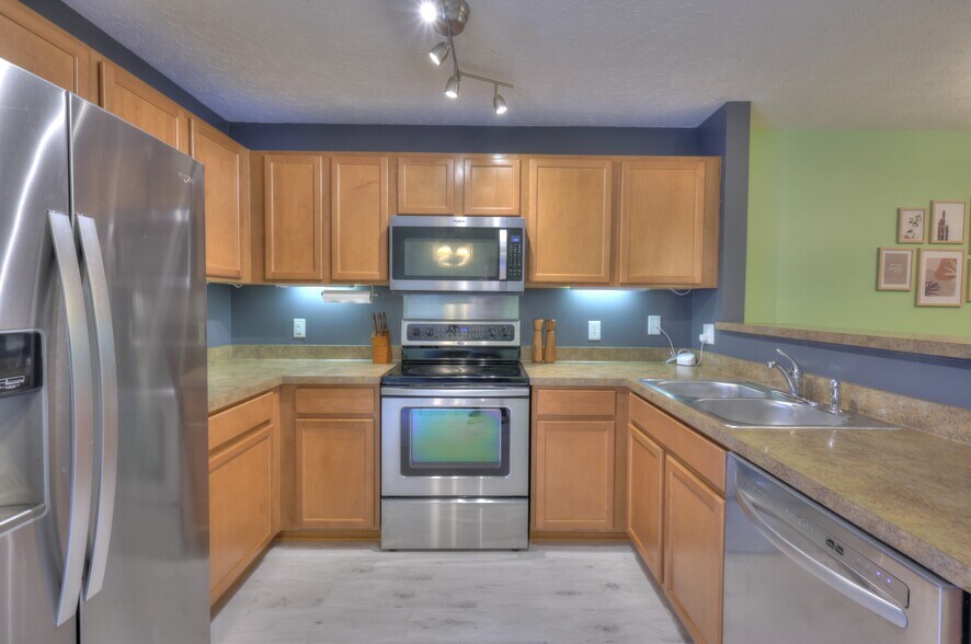 Building Photo - 589 Bradburn Village Cir