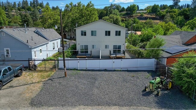 Building Photo - 2321 E 7th Ave