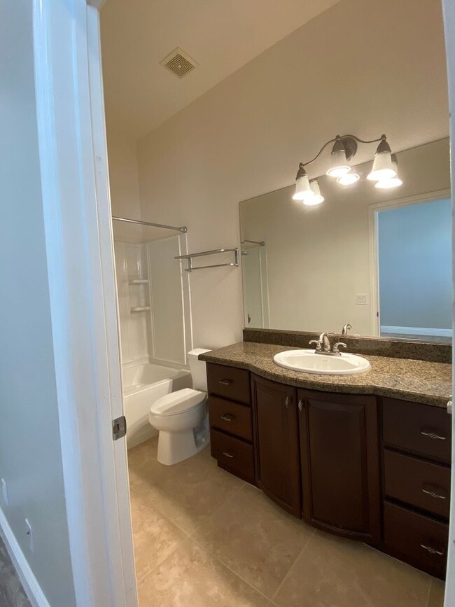 Building Photo - CALVADA VALLEY U.1 - Oakleaf Avenue