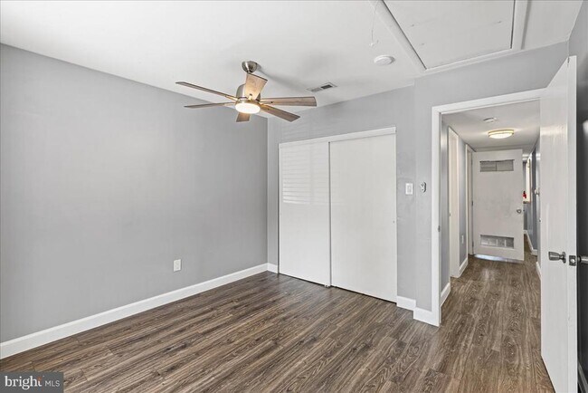 Building Photo - 148 Chelsea Cir