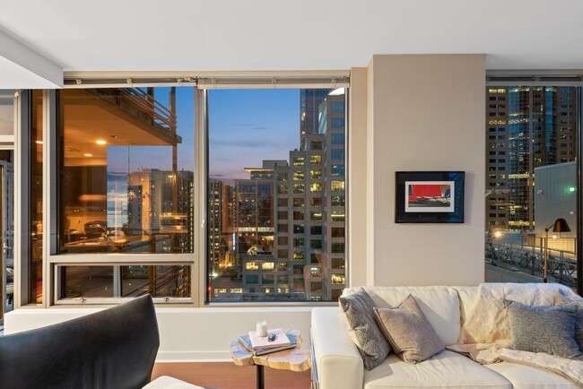 Building Photo - Madison Tower & Hotel 1000 - 1 bedroom + den