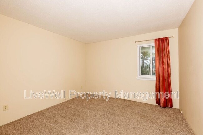 Building Photo - 401 Skyview Dr