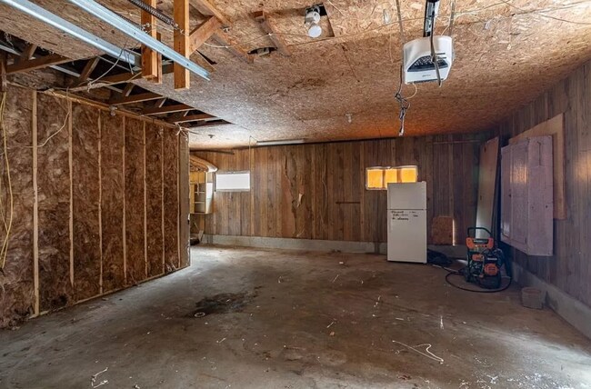 Building Photo - 801 Lake View Dr