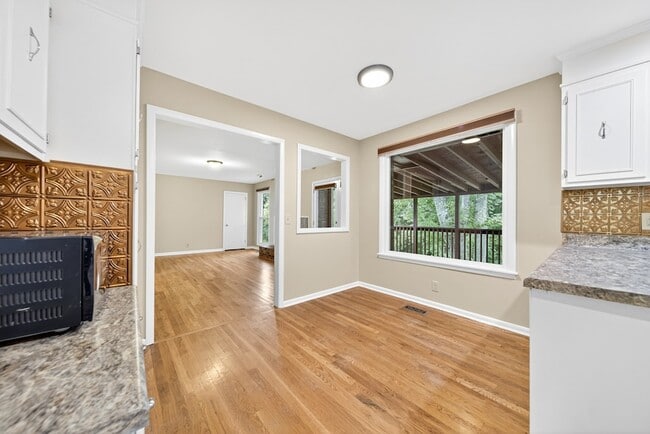 Building Photo - 121 Caldwell Dr