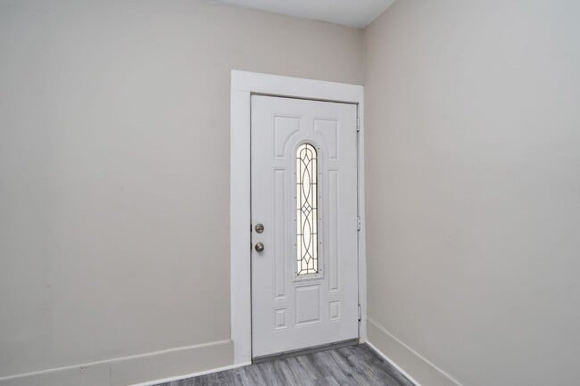 Building Photo - STUNNINGLY REMODELED • SUPER SPACIOUS • WON’T LAST LONG!