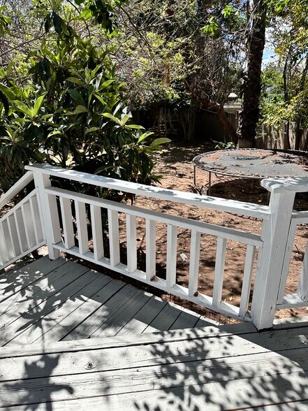 Building Photo - 2415 Mercedes Ave