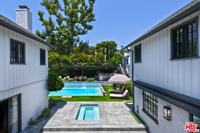 Building Photo - 5005 Los Feliz Blvd