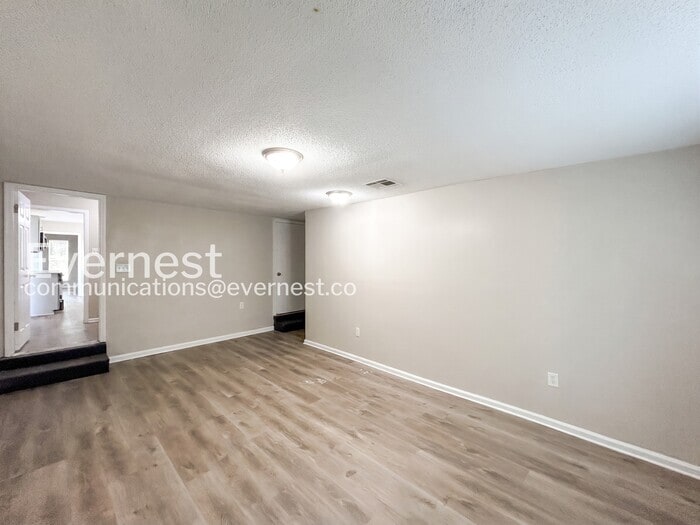 Building Photo - 3333 Leschallas Dr