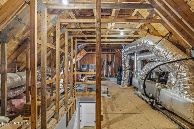 Building Photo - 106 Shallow Ct