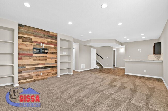 Building Photo - Beautiful home with 5 bedrooms, 4 bathroom...