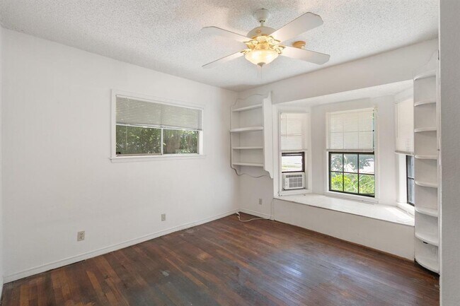 Building Photo - 4616 E Cesar Chavez St