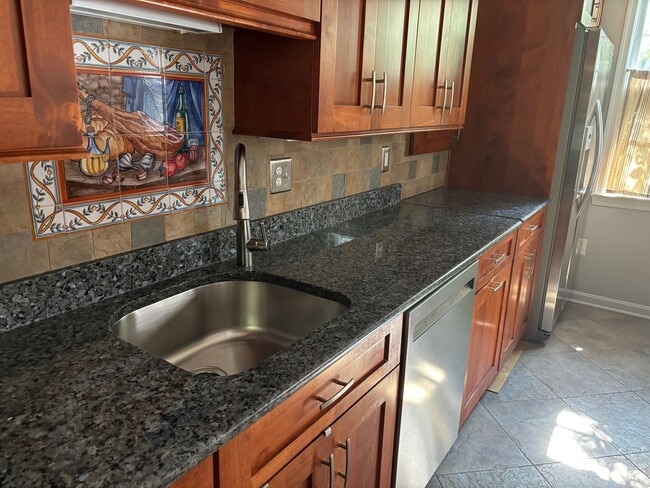 Building Photo - 1037 N Pitt St