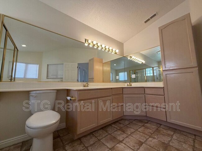 Building Photo - 3182 S Bloomington Dr W