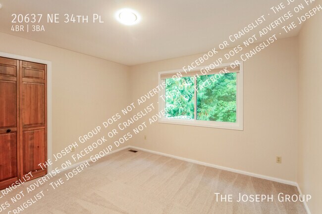 Building Photo - 20637 NE 34th Pl