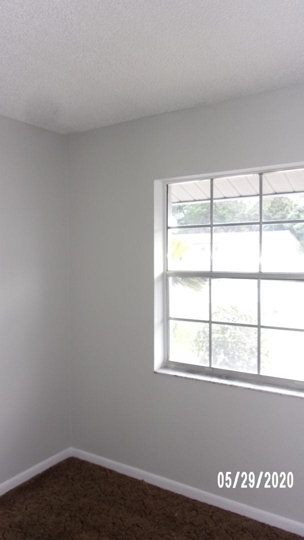 Building Photo - 3 Bedroom 1 Bath available in Marion Oaks