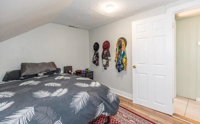 Building Photo - 90 Pleasant St