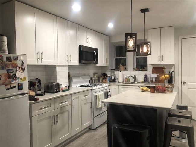 Building Photo - 120 19th St