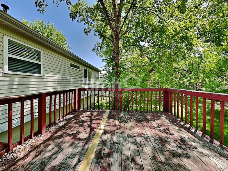 Building Photo - 3659 Shorewood Dr